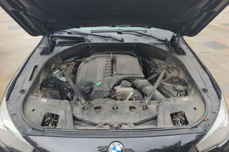 Used BMW 5 Series GT 2015 535i Leading Model Engine Bay
