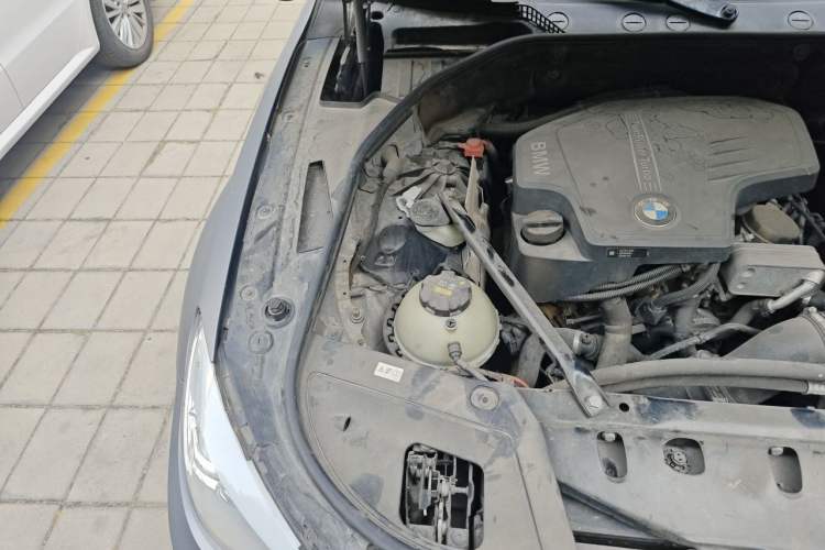 Used BMW 5 Series GT 2015 528i Leading Model Engine Bay Right