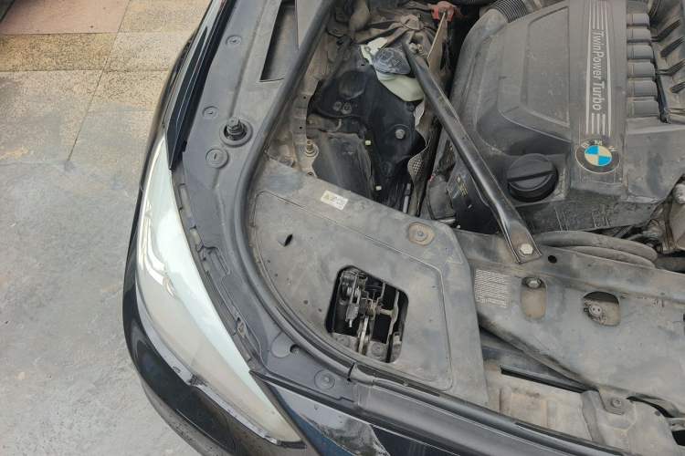 Used BMW 5 Series GT 2015 535i Leading Model Engine Bay Right
