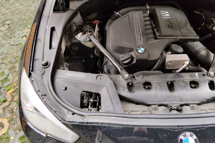 Used BMW 5 Series GT 2015 535i xDrive Engine Bay Right