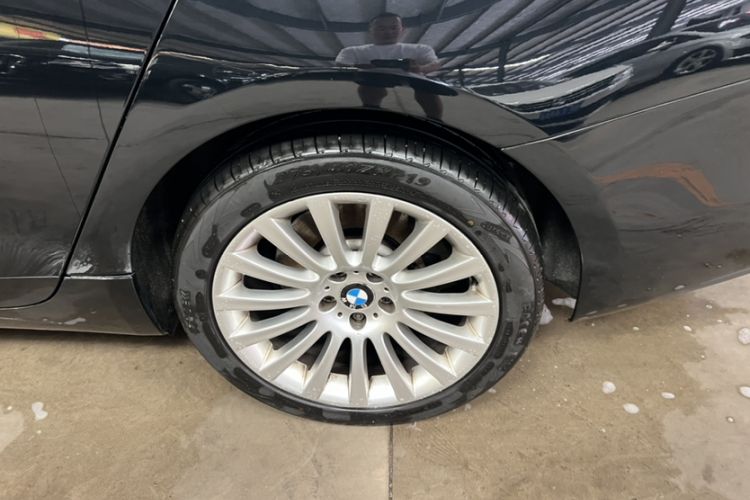 Used BMW 5 Series GT 2015 535i Leading Model Exterior 2