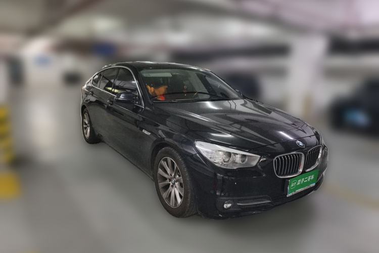 Used BMW 5 Series GT 2015 528i Leading Model Front Right 45 Deg