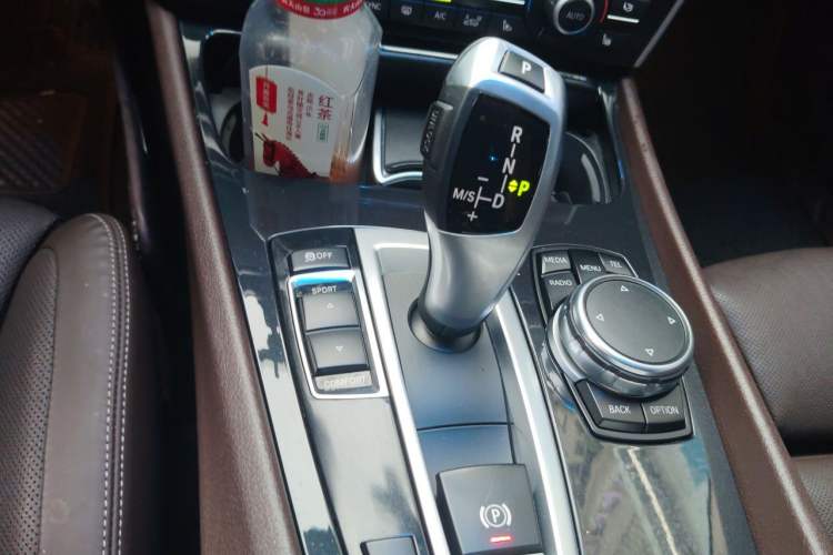Used BMW 5 Series GT 2015 528i Luxury Edition Gear Lever