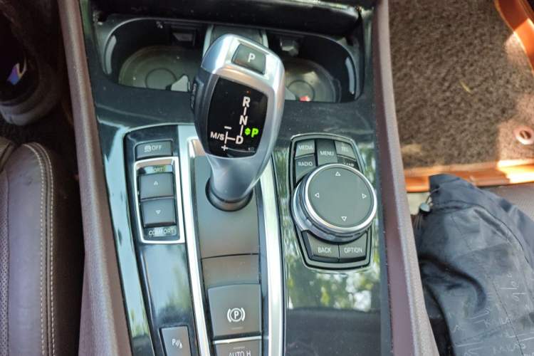 Used BMW 5 Series GT 2015 528i Luxury Edition Gear Lever
