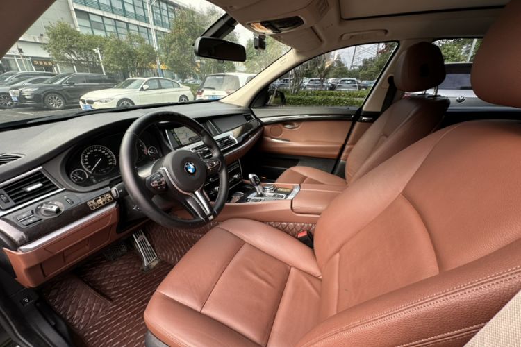 Used BMW 5 Series GT 2015 535i Leading Model Interior 1