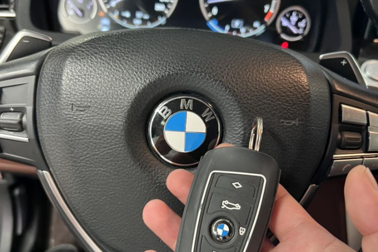 Used BMW 5 Series GT 2015 535i Leading Model Interior 4