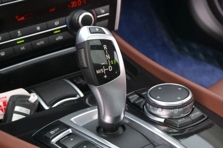 Used BMW 5 Series GT 2015 528i Leading Model Interior 4