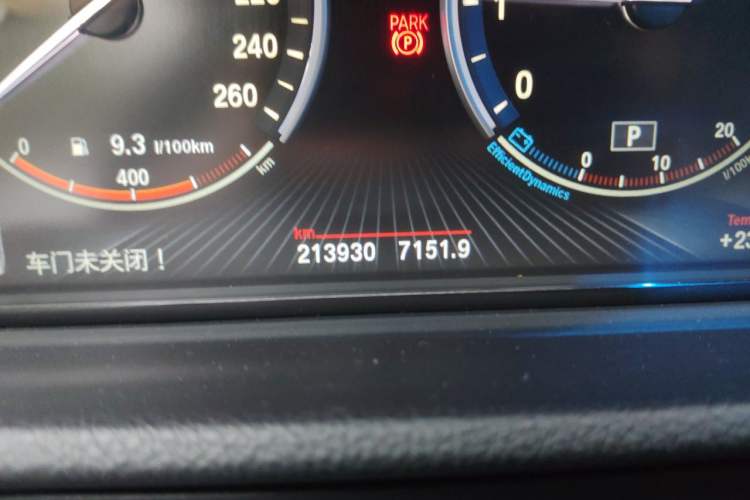 Used BMW 5 Series GT 2015 528i Luxury Edition Odometer Close Up