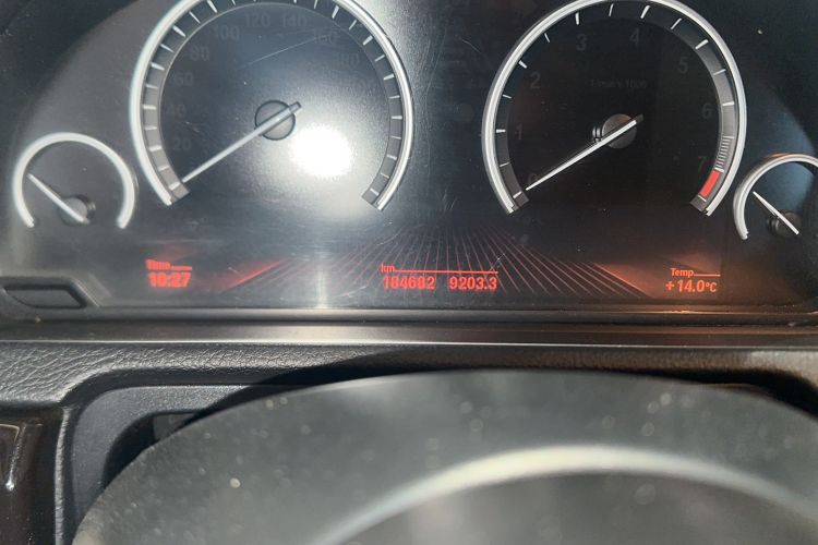 Used BMW 5 Series GT 2015 535i Leading Model Odometer Close Up