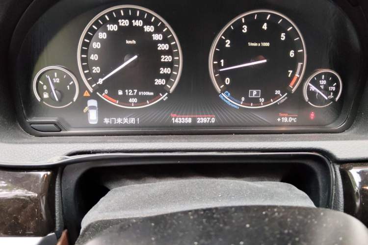 Used BMW 5 Series GT 2015 535i xDrive Odometer Close Up