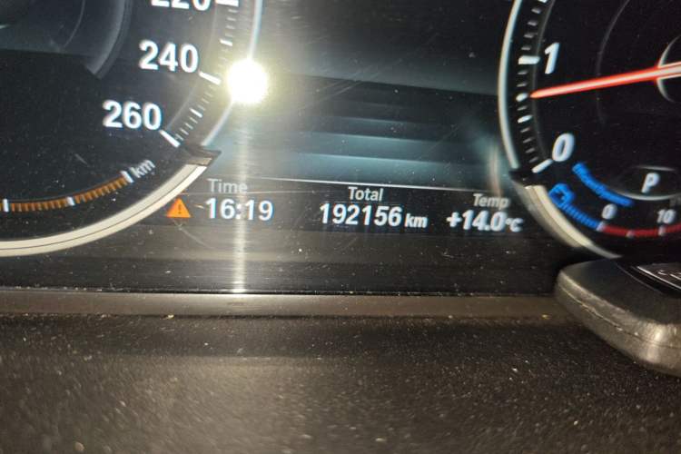 Used BMW 5 Series GT 2015 528i Leading Model Odometer Close Up