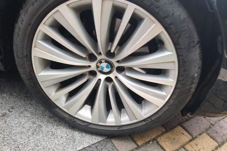 Used BMW 5 Series GT 2015 528i Luxury Edition Right Front Wheel Hub