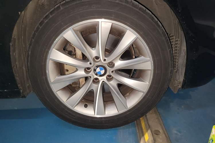 Used BMW 5 Series GT 2015 528i Leading Model Right Front Wheel Hub