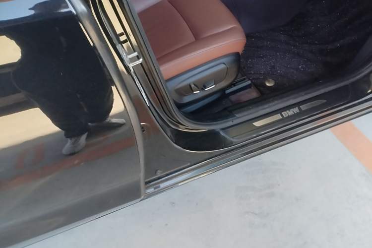 Used BMW 5 Series GT 2015 535i Leading Model Right Side Sill
