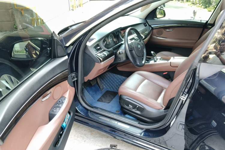 Used BMW 5 Series GT 2015 528i Leading Model Interior 3