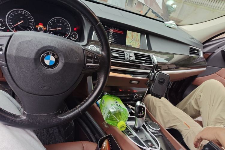 Used BMW 5 Series GT 2015 528i Leading Model Center Console