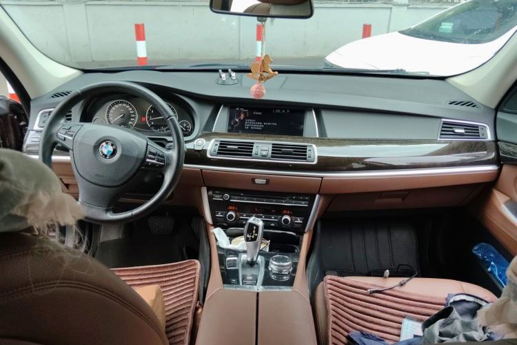 Used BMW 5 Series GT 2015 528i Leading Model Center Console