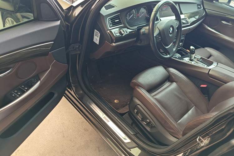 Used BMW 5 Series GT 2015 528i Luxury Edition Driver Seat