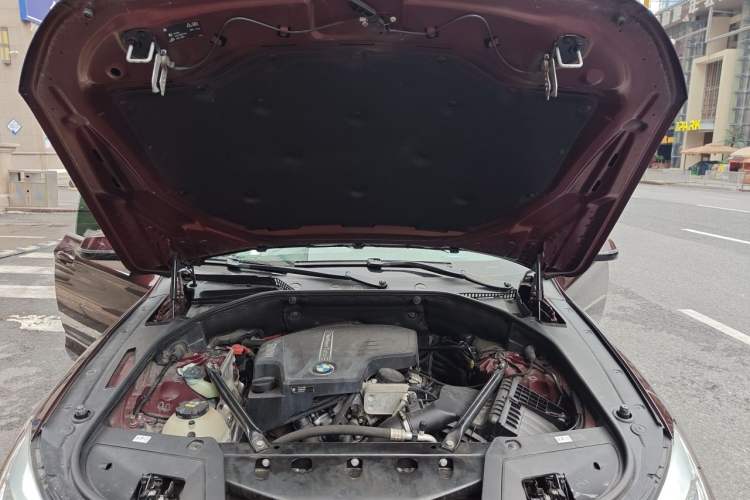 Used BMW 5 Series GT 2015 528i Leading Model Engine Bay
