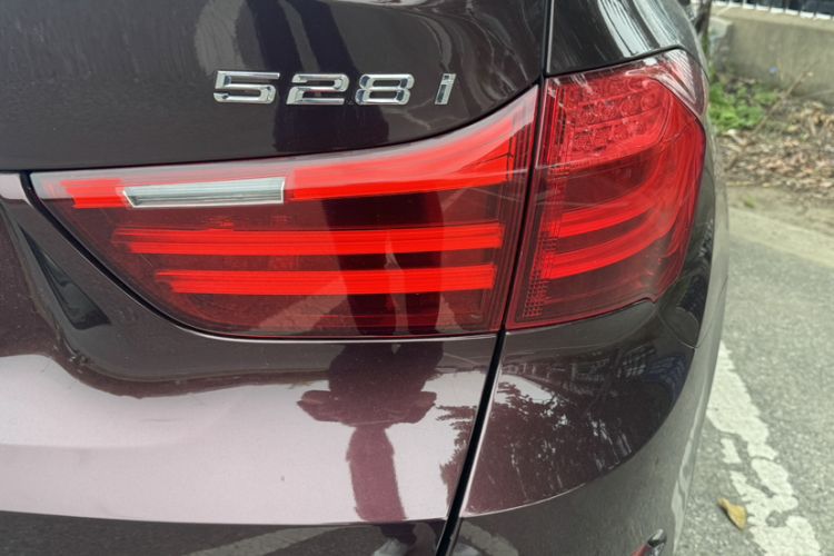 Used BMW 5 Series GT 2015 528i Leading Model Exterior 5