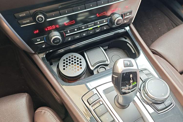 Used BMW 5 Series GT 2015 528i Luxury Edition Gear Lever