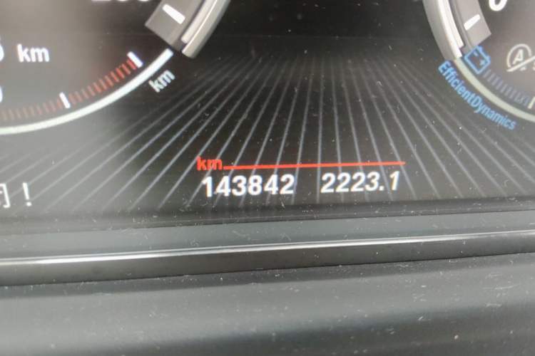 Used BMW 5 Series GT 2015 528i Leading Model Odometer Close Up
