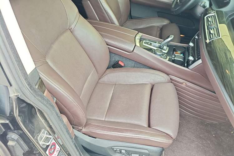 Used BMW 5 Series GT 2015 528i Luxury Edition Right Front Seat