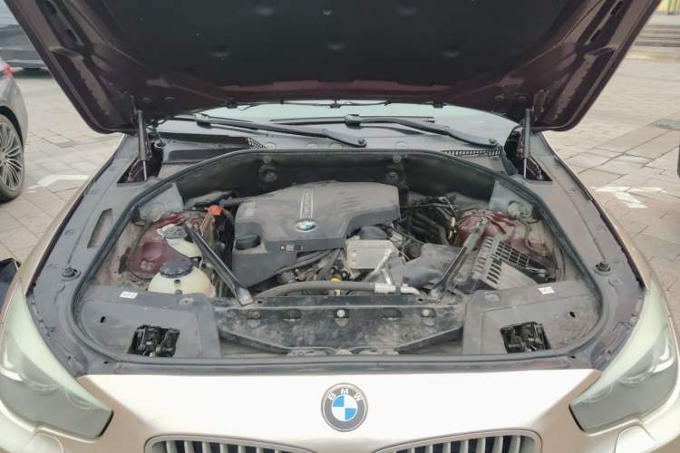 Used BMW 5 Series GT 2015 528i Leading Model Engine Bay