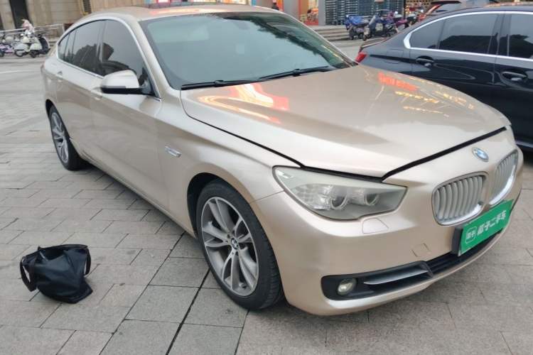 Used BMW 5 Series GT 2015 528i Leading Model Front Right 45 Deg