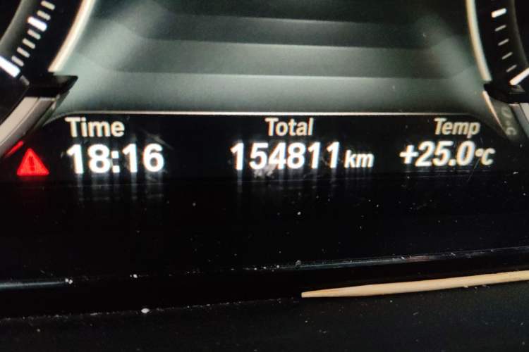 Used BMW 5 Series GT 2015 528i Leading Model Odometer Close Up