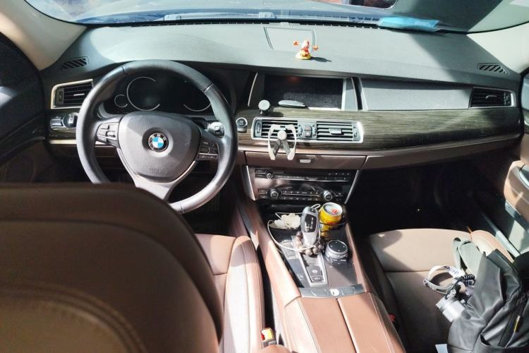 Used BMW 5 Series GT 2015 528i Luxury Edition Center Console