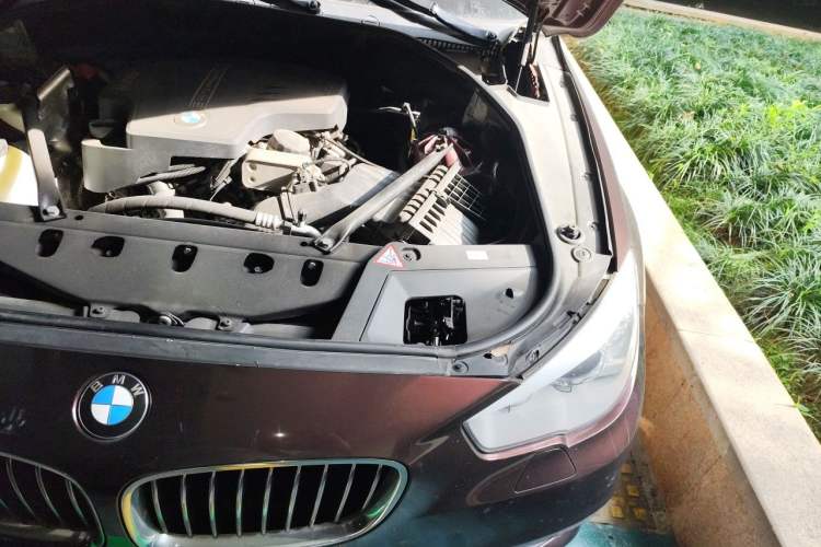 Used BMW 5 Series GT 2015 528i Luxury Edition Engine Bay Left
