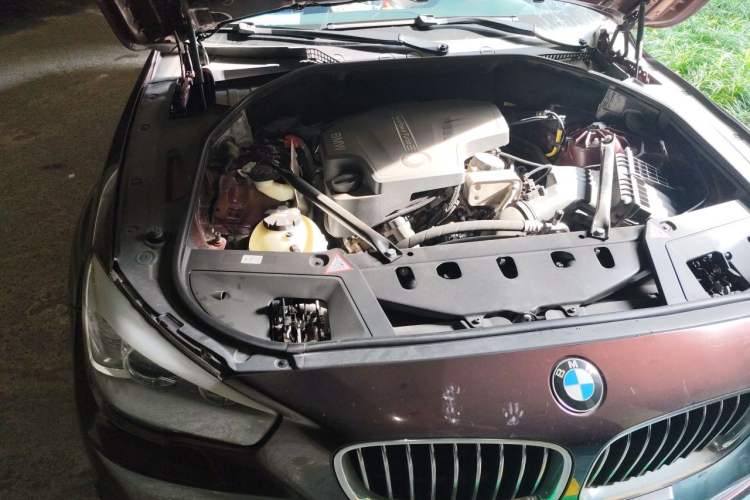 Used BMW 5 Series GT 2015 528i Luxury Edition Engine Bay Right