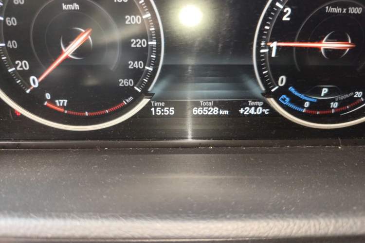 Used BMW 5 Series GT 2015 528i Luxury Edition Odometer Close Up