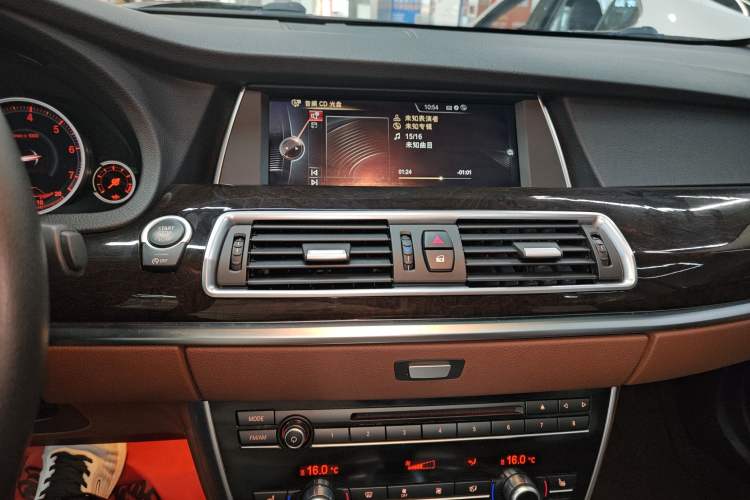 Used BMW 5 Series GT 2015 528i Leading Model Audio And AC Panel