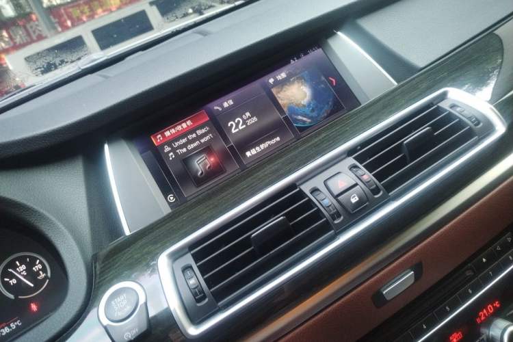 Used BMW 5 Series GT 2015 535i Luxury Edition Audio And AC Panel