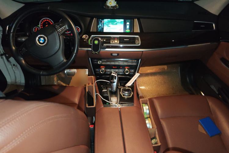 Used BMW 5 Series GT 2015 528i Leading Model Center Console