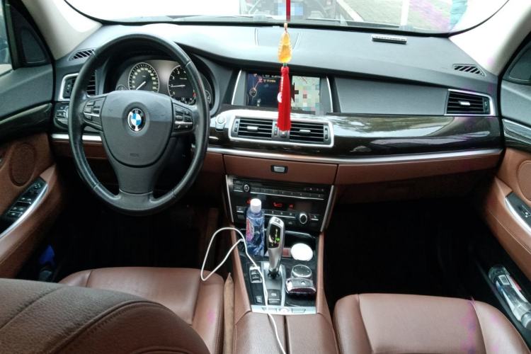 Used BMW 5 Series GT 2015 528i Leading Model Center Console