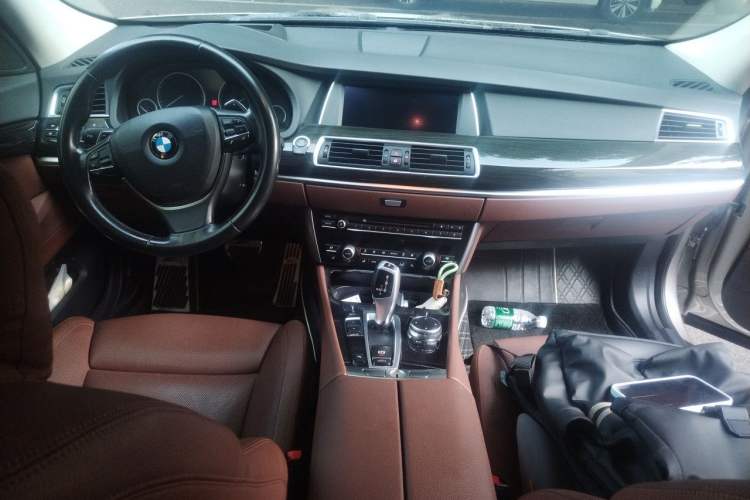 Used BMW 5 Series GT 2015 535i Luxury Edition Center Console