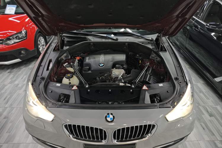 Used BMW 5 Series GT 2015 528i Leading Model Engine Bay