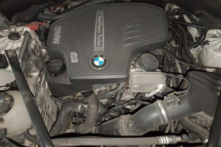 Used BMW 5 Series GT 2015 528i Leading Model Engine Bay