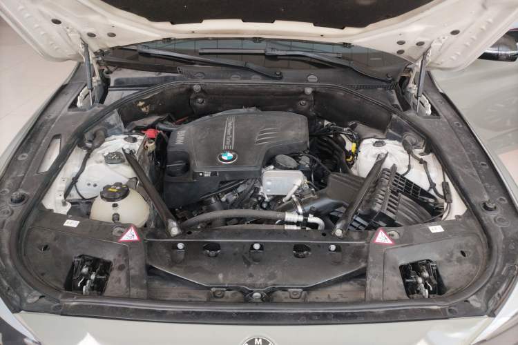 Used BMW 5 Series GT 2015 528i Leading Model Engine Bay