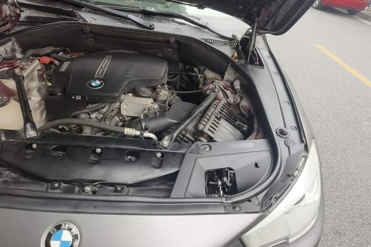 Used BMW 5 Series GT 2015 528i Leading Model Engine Bay Left