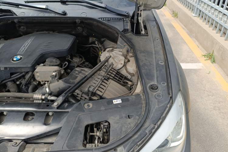 Used BMW 5 Series GT 2015 528i Leading Model Engine Bay Left