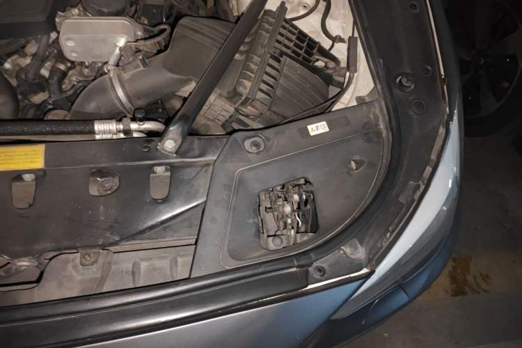 Used BMW 5 Series GT 2015 528i Leading Model Engine Bay Left