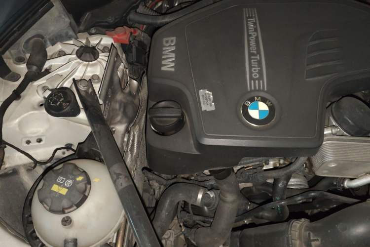 Used BMW 5 Series GT 2015 528i Leading Model Engine Bay Right