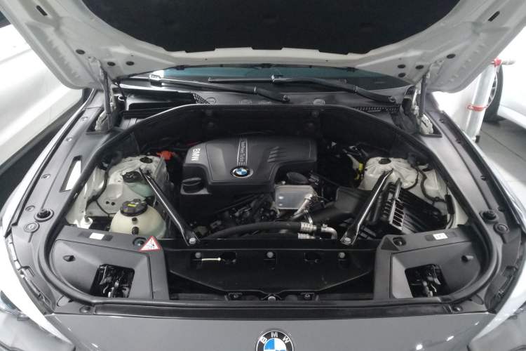 Used BMW 5 Series GT 2015 528i Luxury Edition Engine Bay