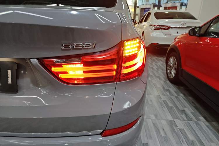 Used BMW 5 Series GT 2015 528i Leading Model Exterior 6