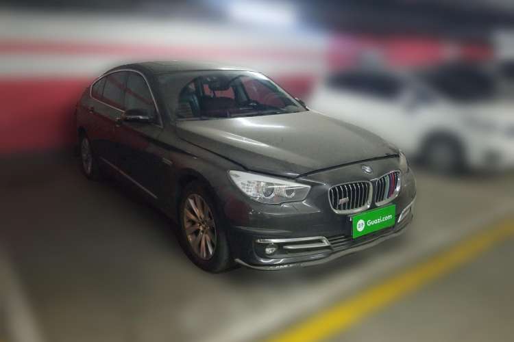 Used BMW 5 Series GT 2015 528i Leading Model Front Right 45 Deg