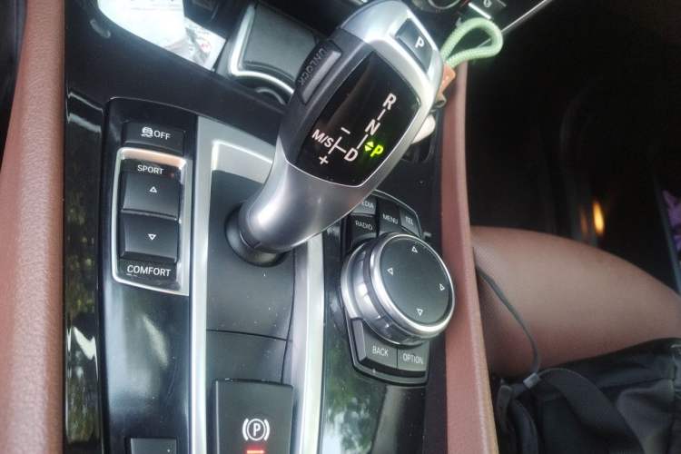 Used BMW 5 Series GT 2015 535i Luxury Edition Gear Lever